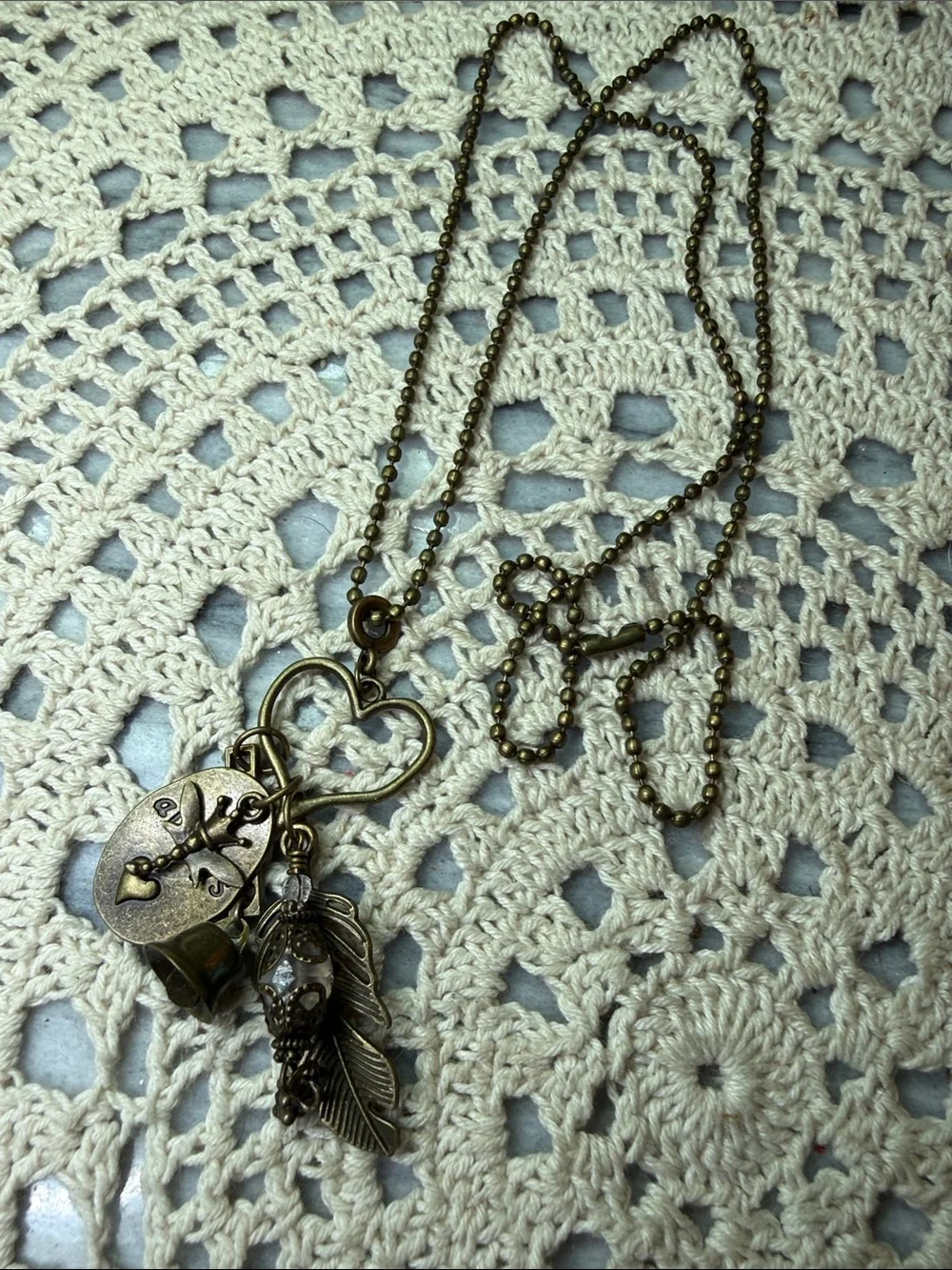Vintage-Inspired Brass Heart & Feather Charm Necklace - Antique Gold